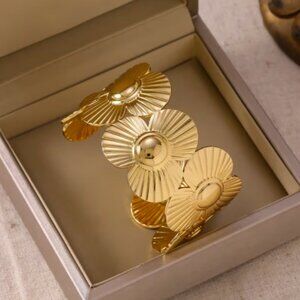 Adjustable Floral Bracelet - Elegant Luxury Flower Clasp Bangle Stainless Steel